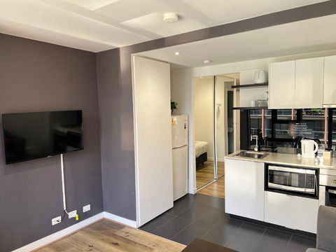 Aura On Flinders Serviced Apartments - Whitsundays Accommodation 1
