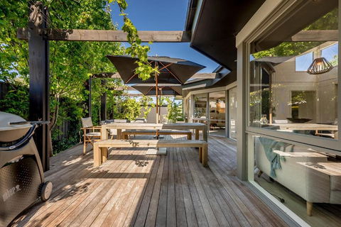 Aura Hot Tub Retreat - Unique Cedar Hot Tub Experience, 650m To Tyrone Foreshore - Whitsundays Accommodation 3