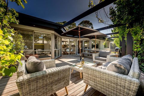 Aura Hot Tub Retreat - Unique Cedar Hot Tub Experience, 650m To Tyrone Foreshore - Whitsundays Accommodation 2