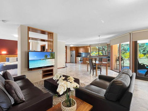 Aurora Cottages - Six Seasons - Whitsundays Accommodation 0