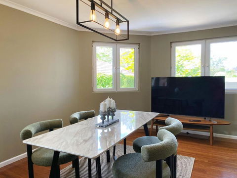 Aussie Escape Poolside Comfort And Relaxation - Whitsundays Accommodation 1