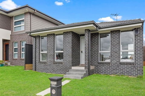 Austral Brand New 3Br House With WiFi & Parking - Whitsundays Accommodation 0