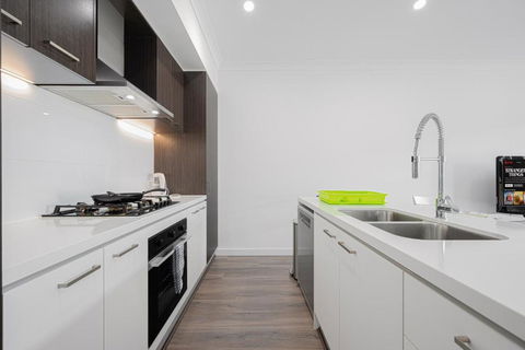 Austral Warm 4br House With Parking&WiFi - Whitsundays Accommodation 4