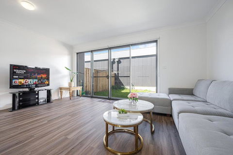 Austral Warm 4br House With Parking&WiFi - Whitsundays Accommodation 0