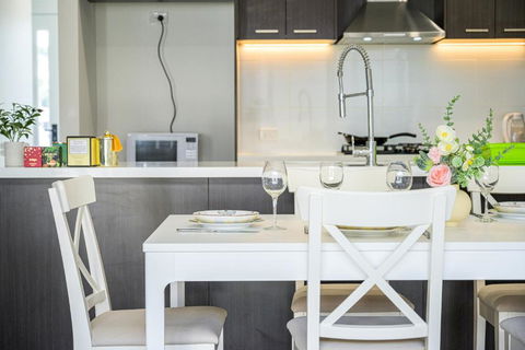 Austral Warm 4br House With Parking&WiFi - Whitsundays Accommodation 2