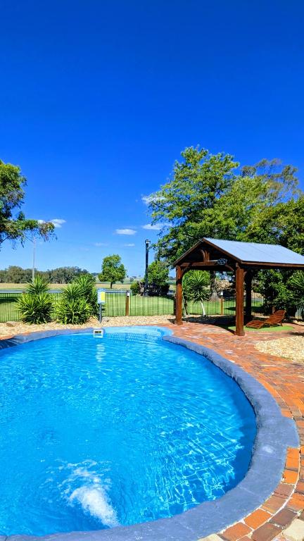 Australian Homestead Motor Lodge - Whitsundays Accommodation 3