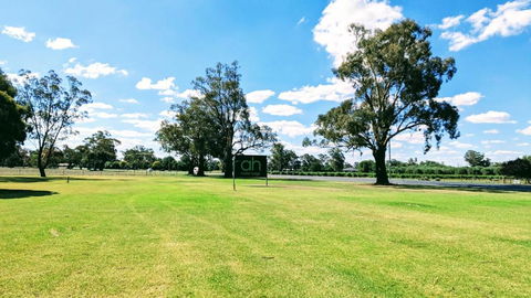 Australian Homestead Motor Lodge - Whitsundays Accommodation 1