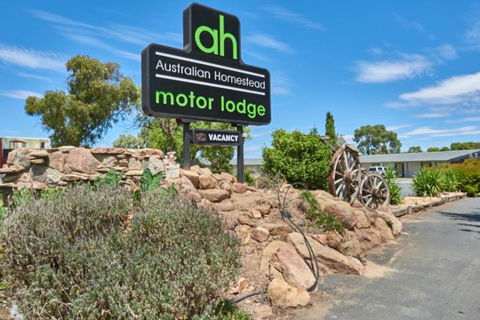 Australian Homestead Motor Lodge - Whitsundays Accommodation 0