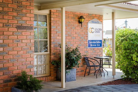 Australian Settlers Motor Inn - Whitsundays Accommodation 3