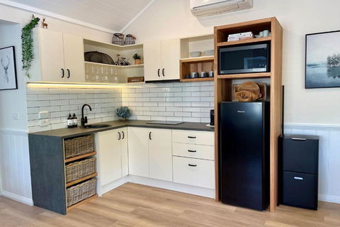 Autumn Beauty - Alpine Cottage 5 - Whitsundays Accommodation 4