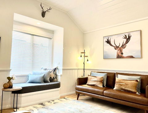 Autumn Beauty - Alpine Cottage 5 - Whitsundays Accommodation 3