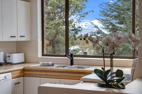 Avalanche 3 - 3BR Apartment L Central Location L Balcony L WiFi - Whitsundays Accommodation 3