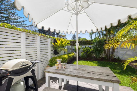 Avalon Beach Cottage, Private, 150m To The Beach! - Whitsundays Accommodation 1