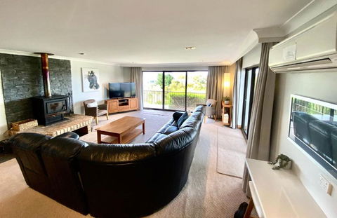 Aviemore 4 14 Cobbodah Street - Whitsundays Accommodation 0