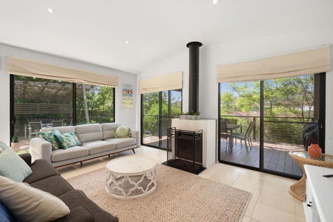 Avoca Beach Living - Whitsundays Accommodation 3
