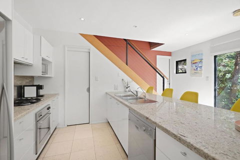 Avoca Beach Living - Whitsundays Accommodation 4