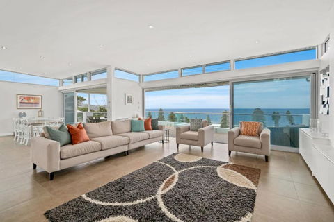 Avoca Views - Whitsundays Accommodation 2