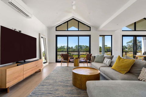 Awakening Broadbeach - Wifi, Linen - Whitsundays Accommodation 3