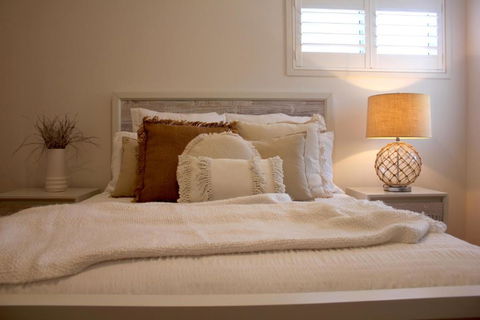 Ayada Villa - Pet Friendly - 1 Min To Beach - Whitsundays Accommodation 1
