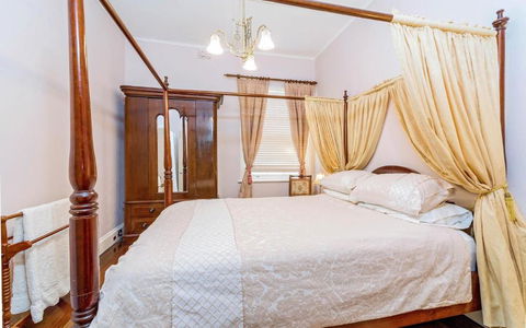Azile 1875 Heritage Victorian Duplex - Whitsundays Accommodation 4