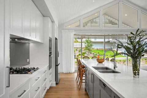 Avoca Beach Seabreeze At Saltwater - Whitsundays Accommodation 0