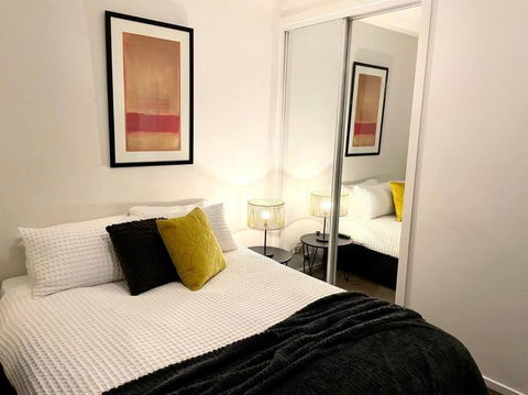 Astral Apartments - Perfectly Located 2 Bedroom Apartment In St Kilda - Whitsundays Accommodation 2