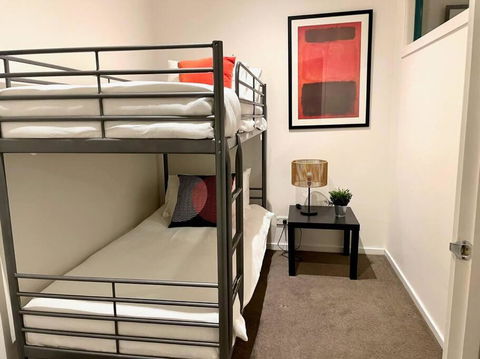 Astral Apartments - Perfectly Located 2 Bedroom Apartment In St Kilda - Whitsundays Accommodation 3