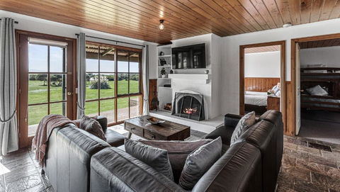 Apollo Bay Cottages- Sabine - Whitsundays Accommodation 0