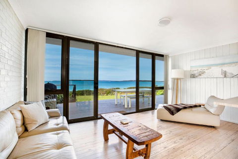 Azure Absolute Beachfront I Pet Friendly - Whitsundays Accommodation 1