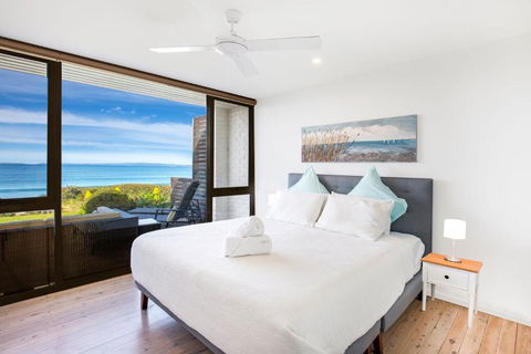 Azure Absolute Beachfront I Pet Friendly - Whitsundays Accommodation 4