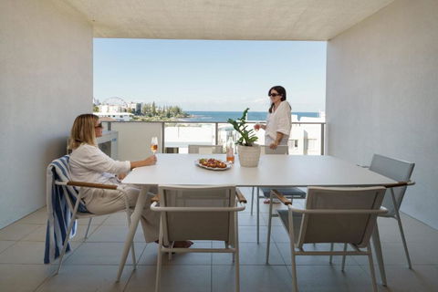 Azure Oceanside Apartment At Kings Beach - Whitsundays Accommodation 3