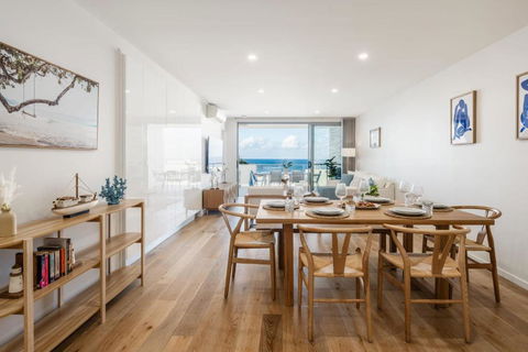 Azure Oceanside Apartment At Kings Beach - Whitsundays Accommodation 4