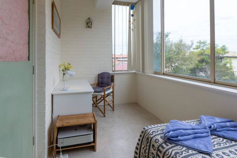 B6 Crawley Apartment 1 BRM & Sleepout Near UWA - Whitsundays Accommodation 4