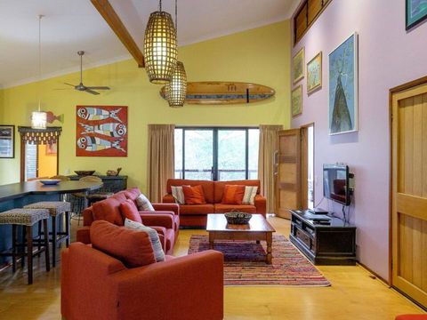 Five Bimba (Tractor House) - Whitsundays Accommodation 2