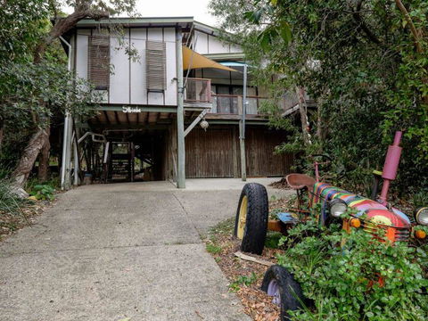 Five Bimba (Tractor House) - Whitsundays Accommodation 0