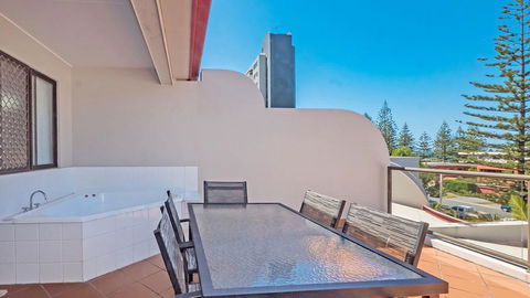 Burleigh On The Beach - Whitsundays Accommodation 27