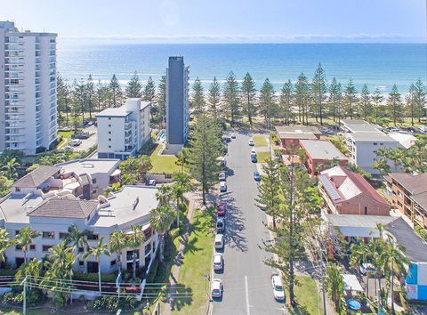 Burleigh On The Beach - Whitsundays Accommodation 4
