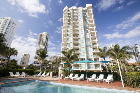 Maldives Resort Main Beach, Gold Coast - Whitsundays Accommodation 0