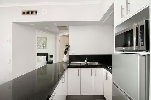 Maldives Resort Main Beach, Gold Coast - Whitsundays Accommodation 32