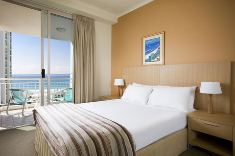 Maldives Resort Main Beach, Gold Coast - Whitsundays Accommodation 40