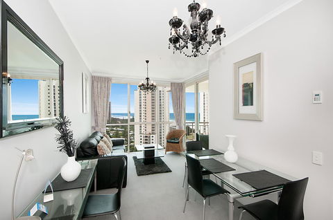 Maldives Resort Main Beach, Gold Coast - Whitsundays Accommodation 31
