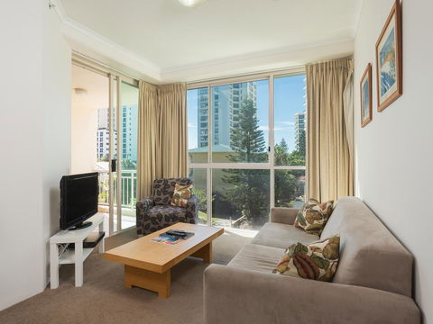 Maldives Resort Main Beach, Gold Coast - Whitsundays Accommodation 3