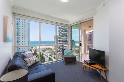 Maldives Resort Main Beach, Gold Coast - Whitsundays Accommodation 23