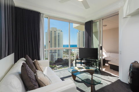 Maldives Resort Main Beach, Gold Coast - Whitsundays Accommodation 18