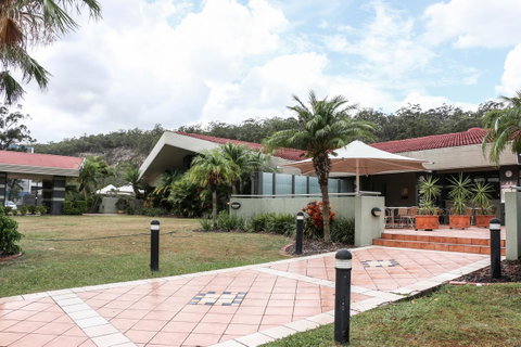 Salisbury Hotel Motel - Whitsundays Accommodation 0