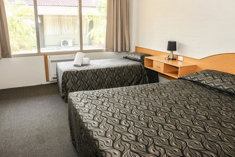 Salisbury Hotel Motel - Whitsundays Accommodation 17