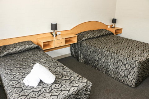 Salisbury Hotel Motel - Whitsundays Accommodation 10