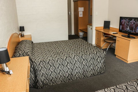 Salisbury Hotel Motel - Whitsundays Accommodation 9