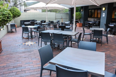Salisbury Hotel Motel - Whitsundays Accommodation 7