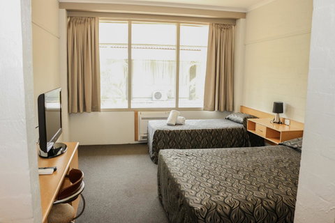 Salisbury Hotel Motel - Whitsundays Accommodation 11